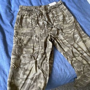 Brand new American Eagle Camo Joggers